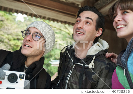 Foreigner sightseeing temple 40738236