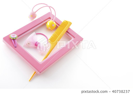 Hair rubber, hairpins and comb 40738237