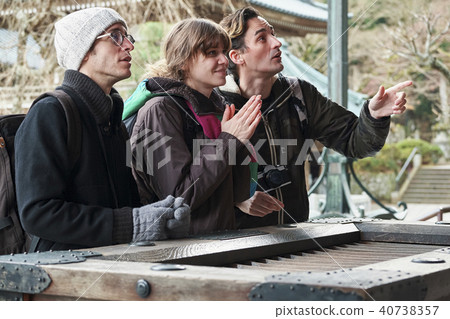 Foreigner Visiting Temple 40738357