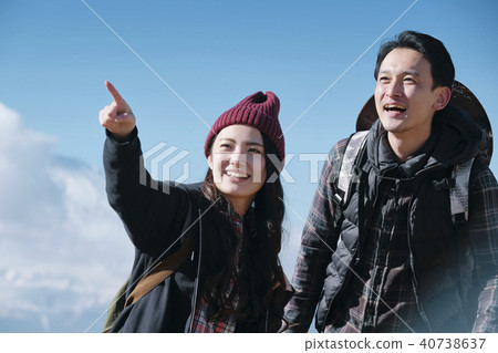 Mount fuji view trekking couple Mount fuji view trekking couple 40738637