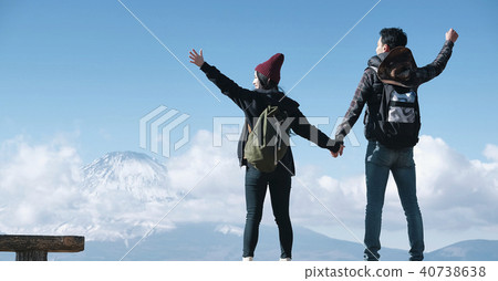 Mount fuji view trekking couple Mount fuji view trekking couple 40738638