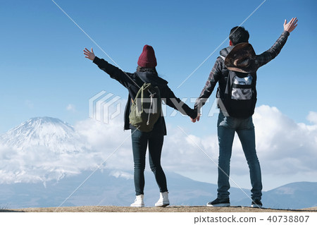 Mount fuji view trekking couple Mount fuji view trekking couple 40738807