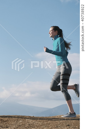 Fuji foreigner woman running 40738922
