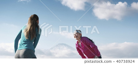 Fuji foreigner woman fitness 40738924