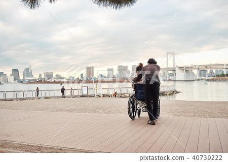 Wheelchair women and men 40739222