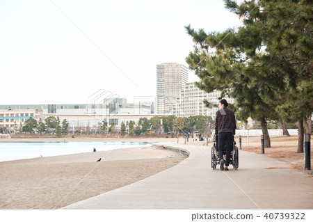 Wheelchair women and men 40739322