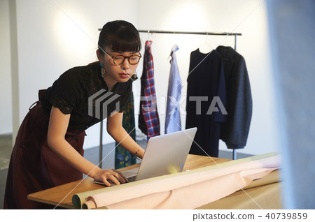 Women's apparel industry 40739859