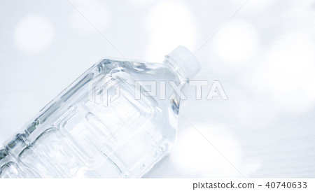 PET bottle water 40740633