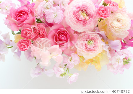  Arrangement of roses, ranunculus, carnations, sweet pea and stock (side top) 40740752