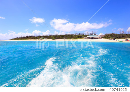 Beautiful Okinawa sea and wake 40741925