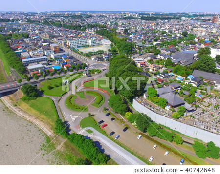 福生市的城市景觀 無人機的航拍照片 多摩川綠地福岡南公園 東京都的fujio City 照片素材 圖片 圖庫