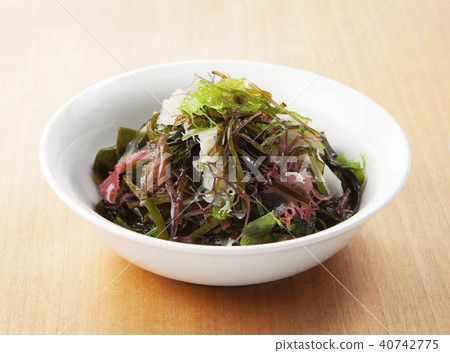 Seaweed salad 40742775