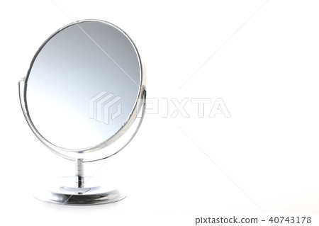 mirror mirror 40743178