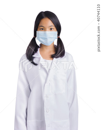 portrait gardener girl carrying fresh potato 40744110