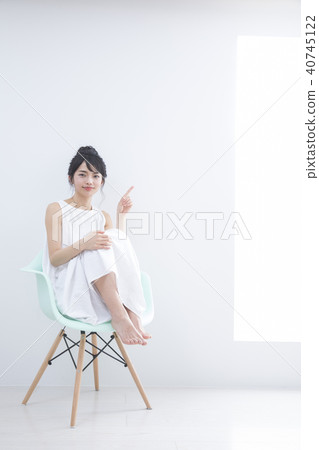A young woman sitting on a chair 40745122