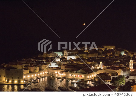 Journey, Croatia · Dvrovnik, Croatia Dubrovnik Night view 40745362