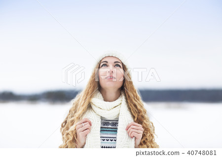 Cute young woman in wintertime outdoor 40748081
