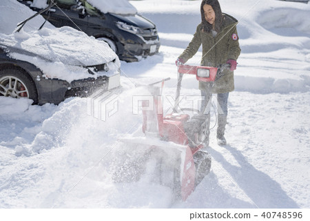 Snow removal work 40748596