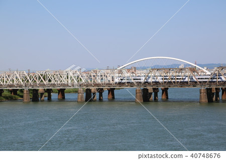 河流和橋樑 40748676