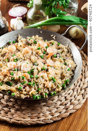 Fried rice with shrimp and vegetables Fried rice with shrimp and vegetables 40748724