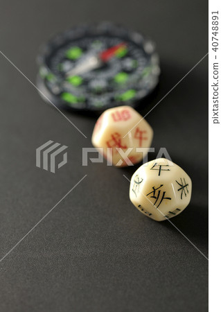 Zodiac dice and compass magnet Zodiac dice and compass magnet 40748891