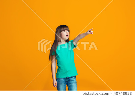 Beautiful teen girl looking suprised isolated on orange 40748938