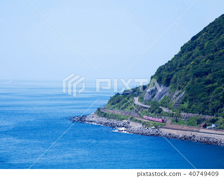 Izuki Kinme火車沿著海灘運行 Izuki Kinme火車沿著海灘運行 40749409