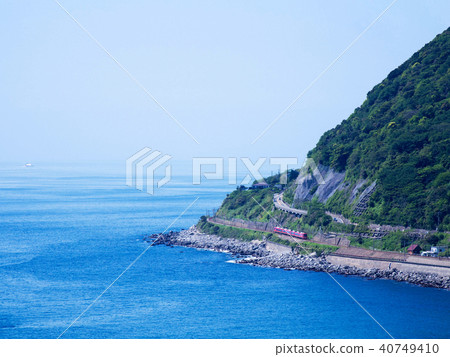 Izuki Kinme火車沿著海灘運行 40749410