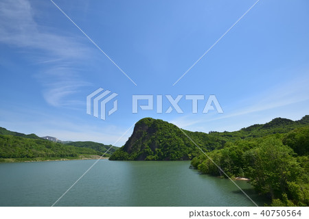 奧州湖和岩層的安靜的春天 奧州湖和岩層的安靜的春天 40750564