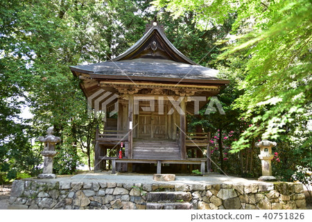 Honzan-ji Temple Sanno Gongen-do Hall and fresh greenery Misaki-cho, Kume-gun, Okayama Prefecture Honzan-ji Temple Sanno Gongen-do Hall and fresh greenery Misaki-cho, Kume-gun, Okayama Prefecture 40751826