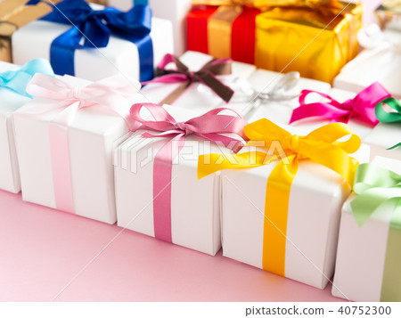 Lots of presents, gifts, gift boxes, ribbons, lots 40752300