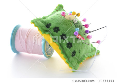 Pin cushion and sewing thread Pin cushion and sewing thread 40755453
