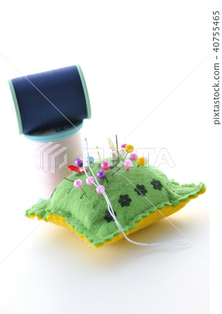 Pin cushion and sewing thread Pin cushion and sewing thread 40755465