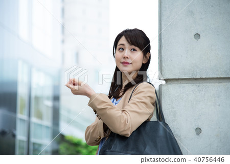 女商人雨 女商人雨 40756446