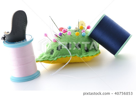Pin cushion and thread and throw Pin cushion and thread and throw 40756853