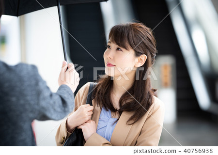 Business women meeting 40756938