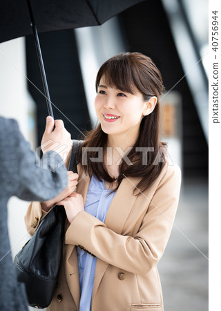 Business women meeting Business women meeting 40756944