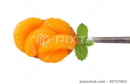 spoon of peeled tangerine segments 40757663