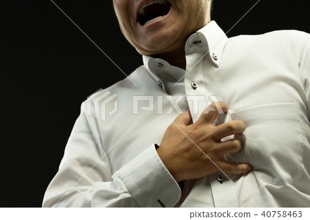 男性胸痛 40758463