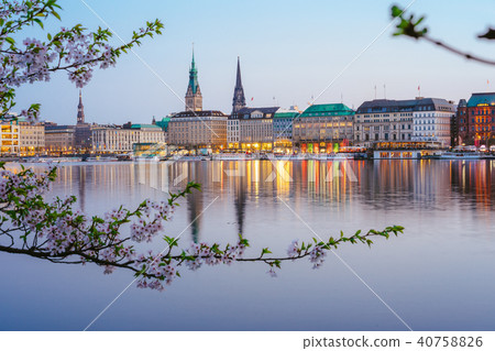 Beautiful panoramic view of calm Alster river with Hamburg town hall - Rathaus behind the buildings Beautiful panoramic view of calm Alster river with Hamburg town hall - Rathaus behind the buildings 40758826