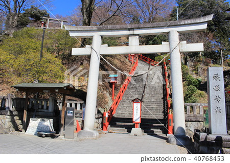 Ohtori Orihime神社神社Torii和石階 Ohtori Orihime神社神社Torii和石階 40768453