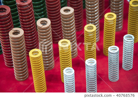 The multi-size of industrial coil spring The multi-size of industrial coil spring 40768576