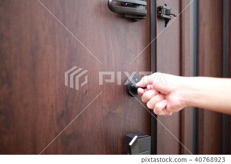 Lock (Key lock entrance / exit entrance / exit / entrance / exit / entrance / hand body / parts / face no single house detached apartment door) 40768923