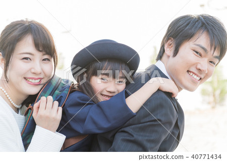 女孩,父母和孩子,幼兒園兒童,男嬰 女孩,父母和孩子,幼兒園兒童,男嬰 40771434