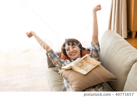 A woman waking up and growing 40771657