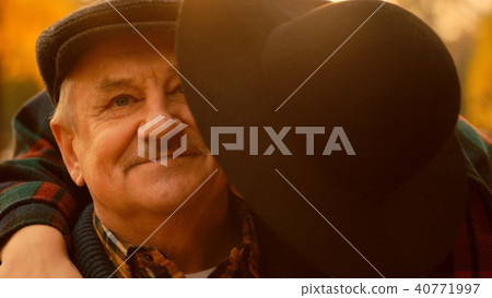 Young woman is hugging her father on the meeting in the autumn park 40771997