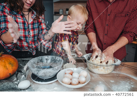 Dad, mom and little son cook a pie Dad, mom and little son cook a pie 40772561
