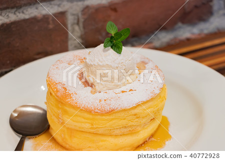 Fluffy pancake Fluffy pancake 40772928