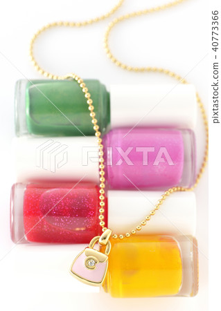 Dating with bags and nails Dating with bags and nails 40773366