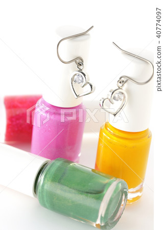 Heart pierced earrings and nail bottle 40774097